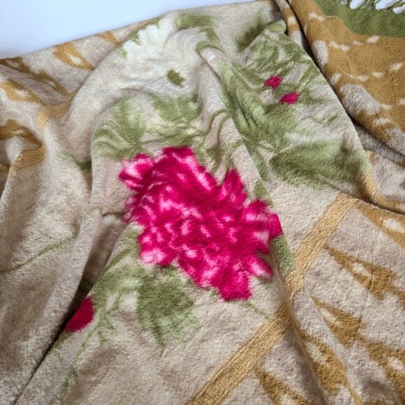 Large scarf/wrap with pink rose design. - Picture 3 of 7